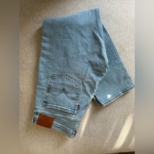 Levi’s Wedgie Straight Jean
